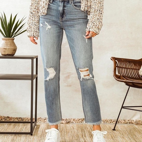 Zoey Mom Jean New With Tags Size 28 ultra high rise in Medium Wash - Picture 8 of 15